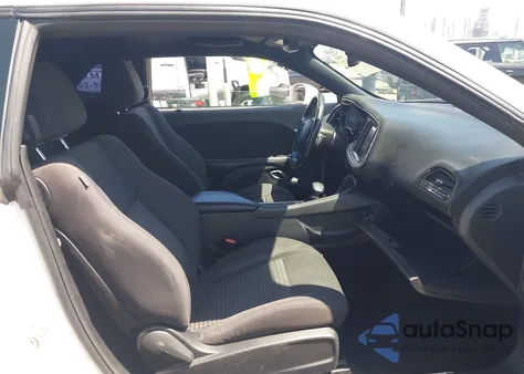 2015 Dodge Challenger Sxt z USA, uszkodzony, nr VIN 2C3CDZAG0FH805281